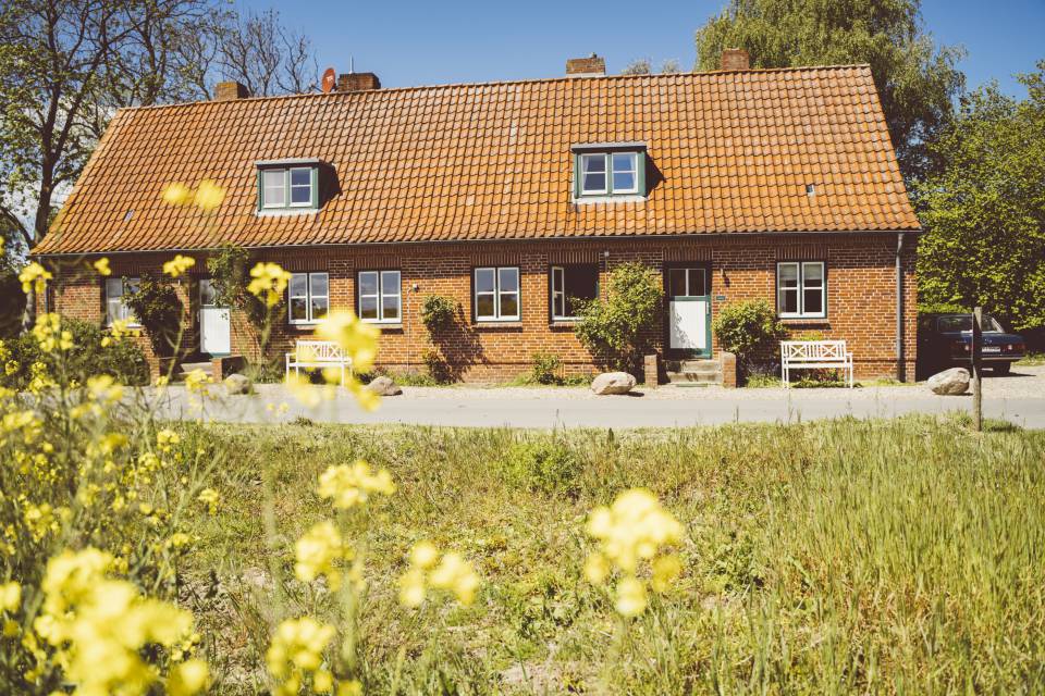 Für Urlaub mit oder ohne Hund: Unsere Ferienwohnungen mit eigenem Garten und nah zur Ostsee - Gut Oehe